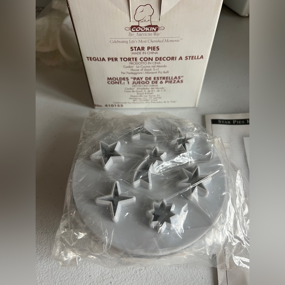 Vintage Brand New “Star Pies” House of Lloyd (4 mini pie tins, 2 Star Toppers)